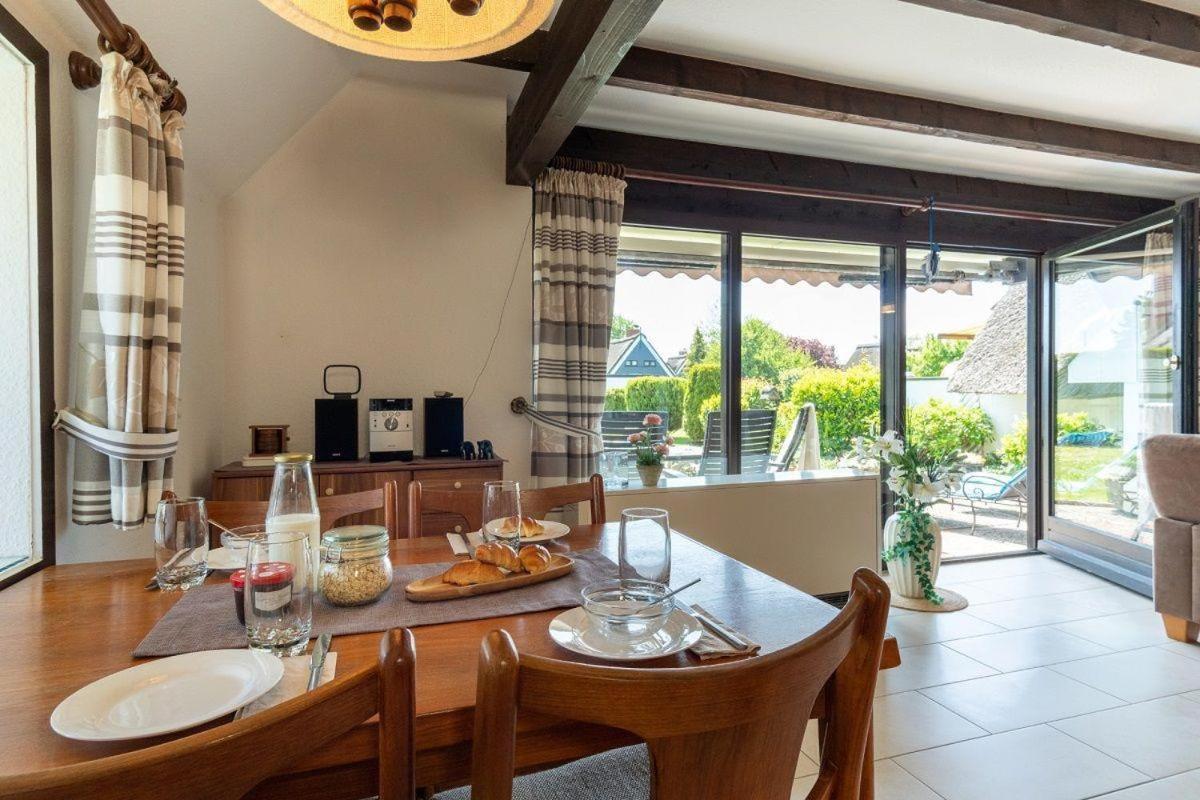 Am-Hohen-Ufer-Reetdach-Haus-Ocean-Breeze-136 Villa Großenbrode Dış mekan fotoğraf